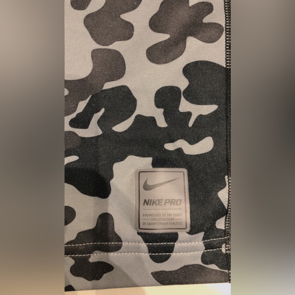 Absolutely New, Nike pro Dri-fit boys tight fit skin for active wear. - Picture 12 of 12